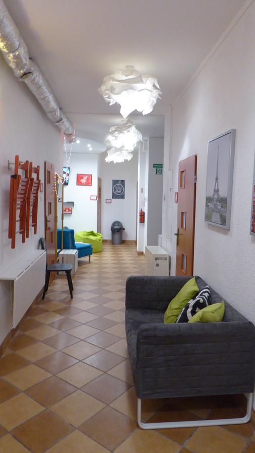 Flyfly Hostel , Darmowy Parking , Rezerwuj Przez Urzadzenia Mobilne -10 Procent Wroclaw Exterior photo